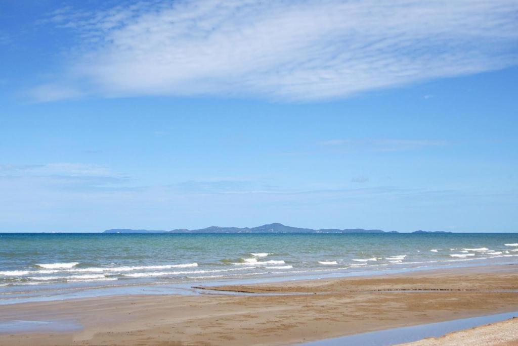 Sea Falcon On The Water Praia de Jomtien Exterior foto