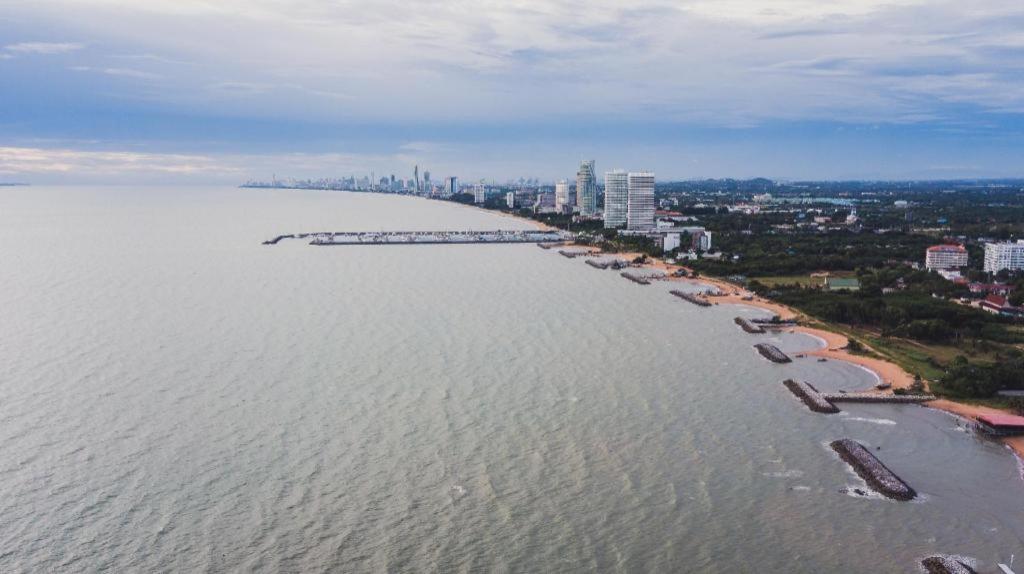 Sea Falcon On The Water Praia de Jomtien Exterior foto