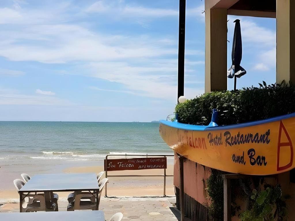 Sea Falcon On The Water Praia de Jomtien Exterior foto