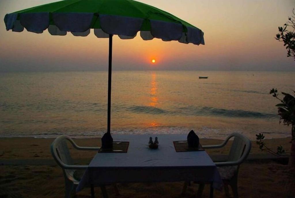 Sea Falcon On The Water Praia de Jomtien Exterior foto