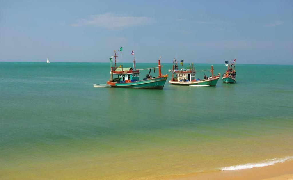 Sea Falcon On The Water Praia de Jomtien Exterior foto
