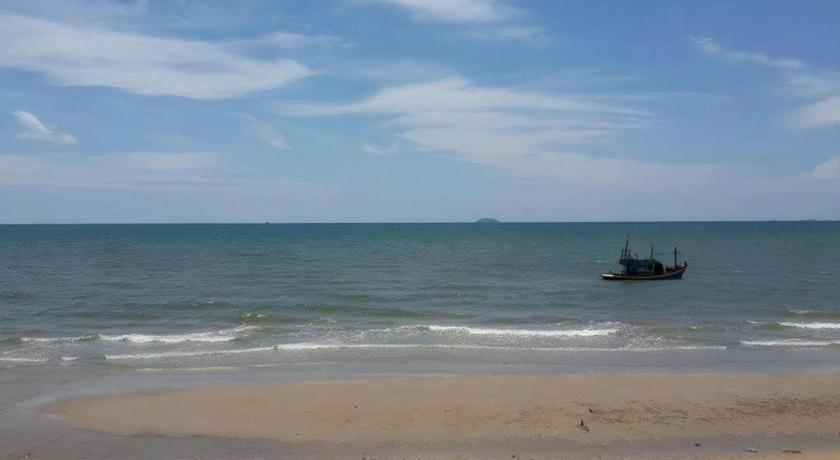 Sea Falcon On The Water Praia de Jomtien Exterior foto